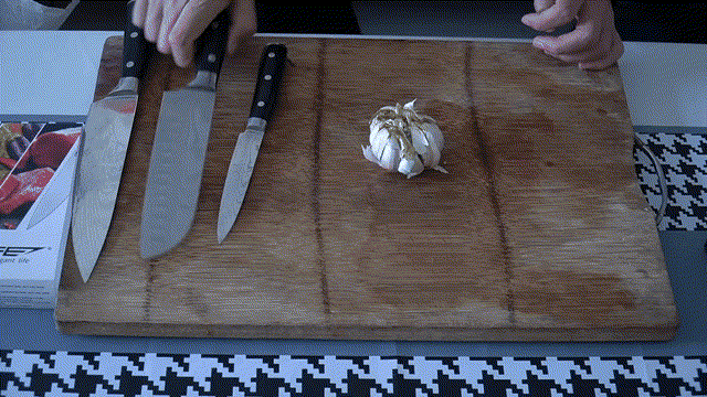 拍大蒜.gif